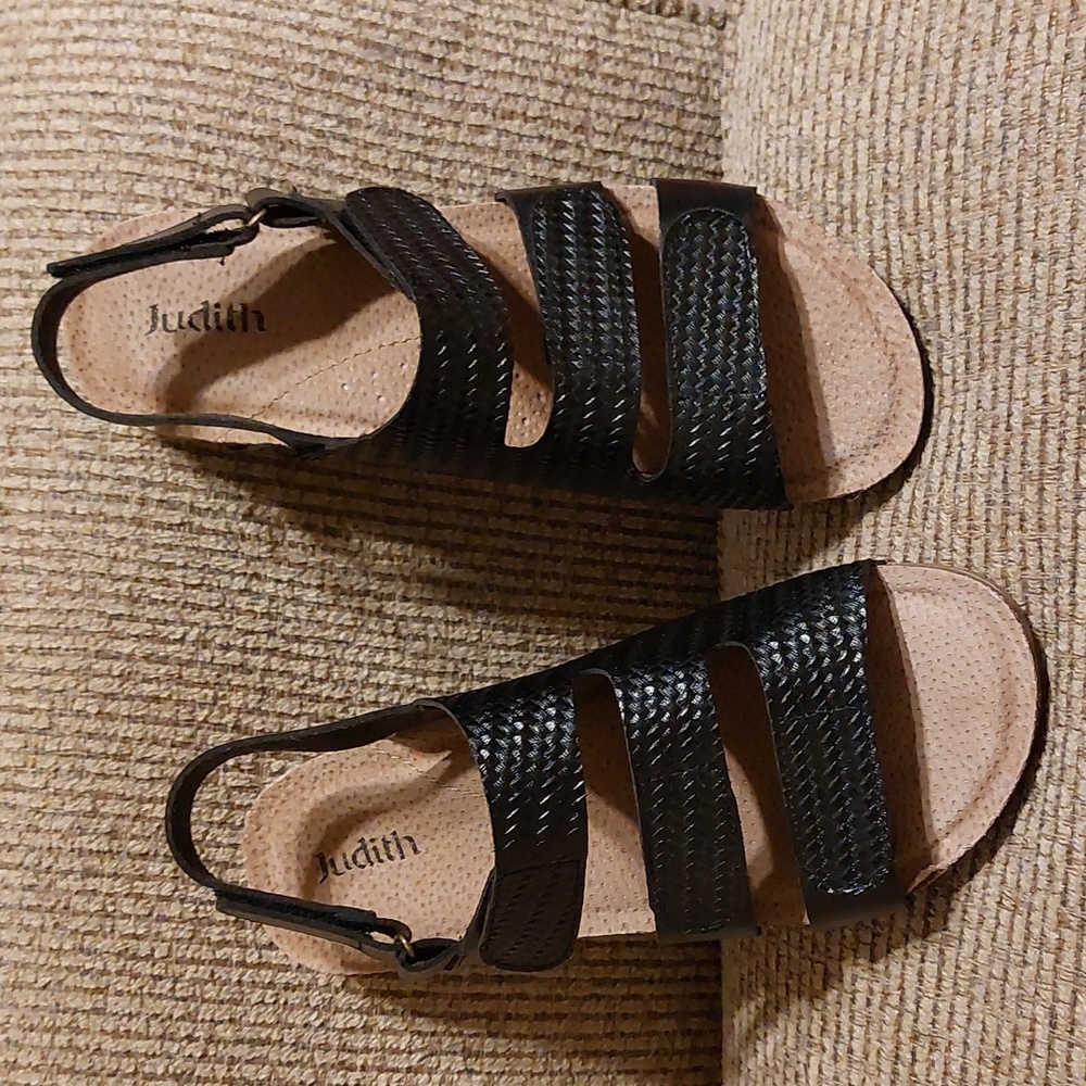 Nwot Judith Sandals